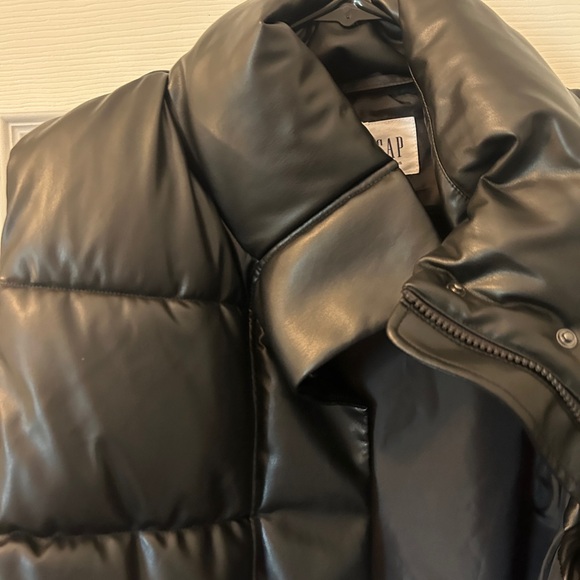 Gap Relaxed Faux Leather Vest - Picture 4 of 10